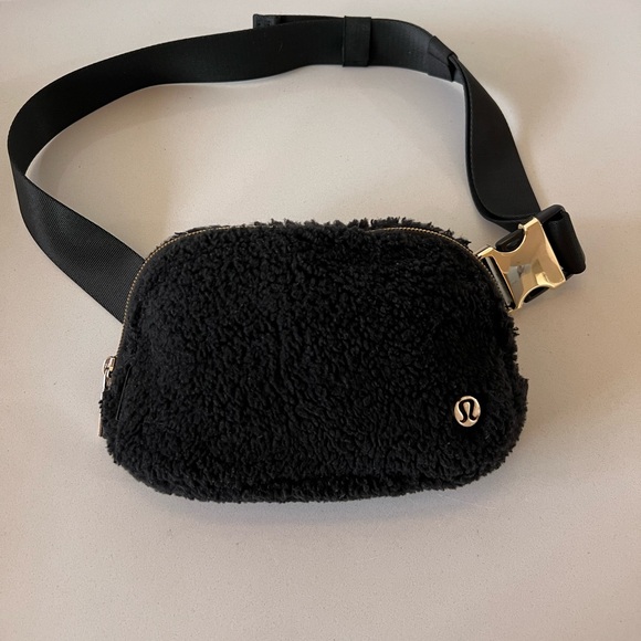 Lululemon Everywhere Belt Bag Fleece - Picture 1 of 12